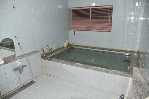 浴室。大2・小2の循環式で、24時間ご利用いただけます。