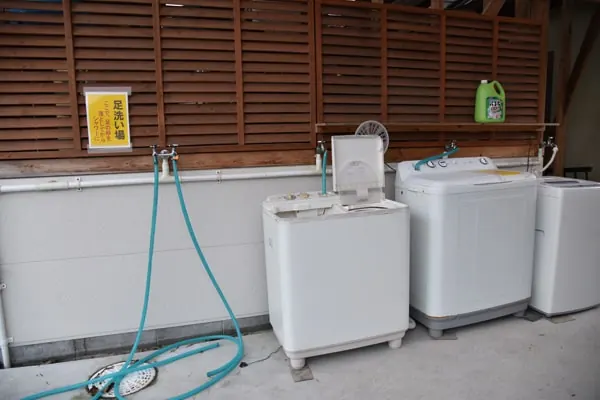 洗濯機・乾燥機。屋外に設置、24時間無料です。