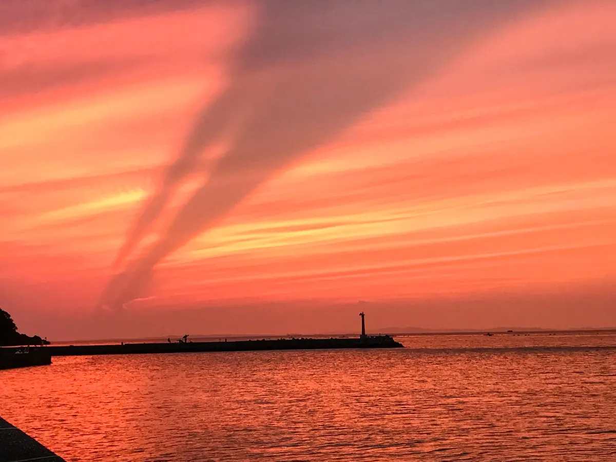 漁港からの夕陽